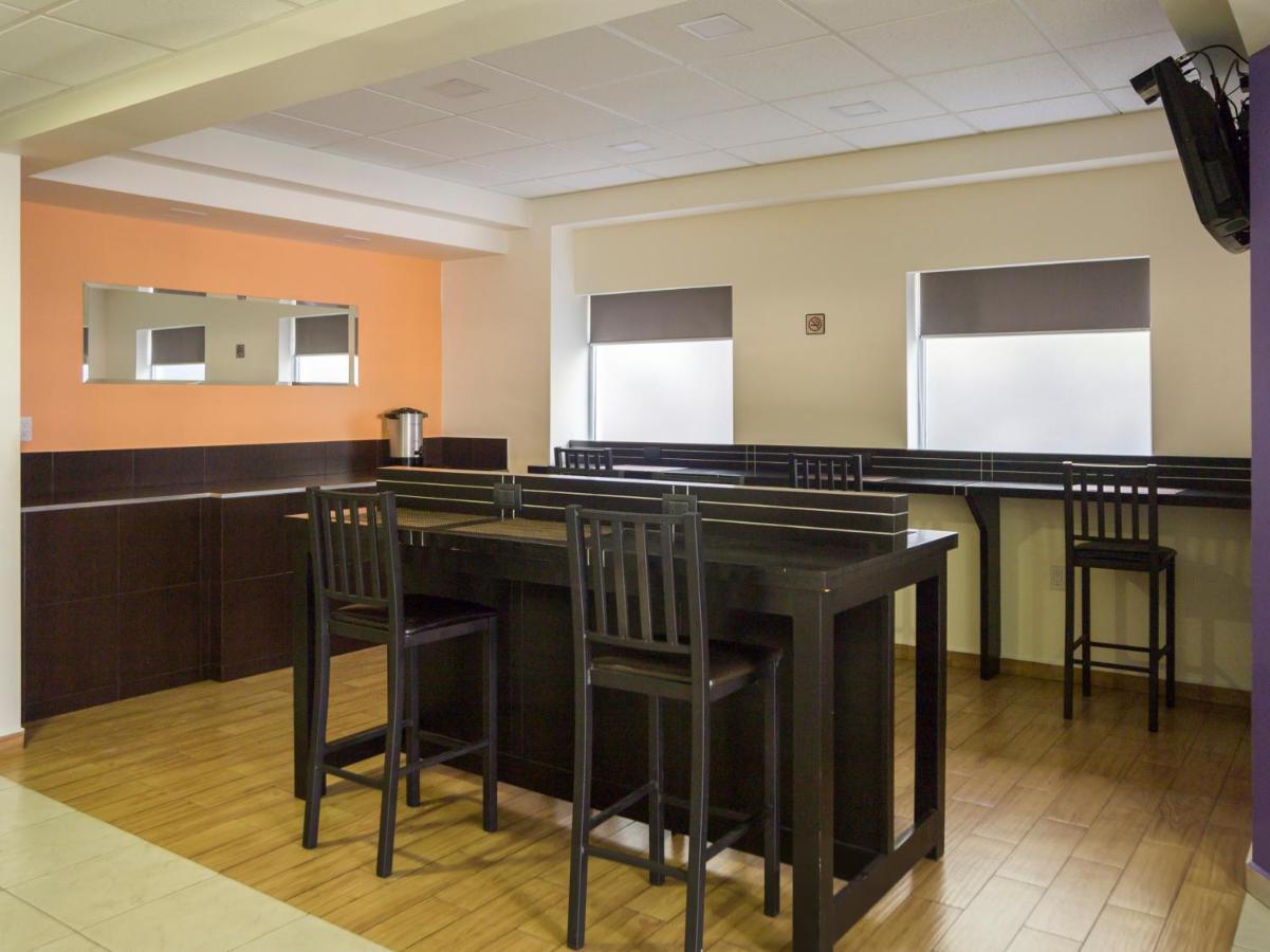 Hotel Smart Cintermex 4*