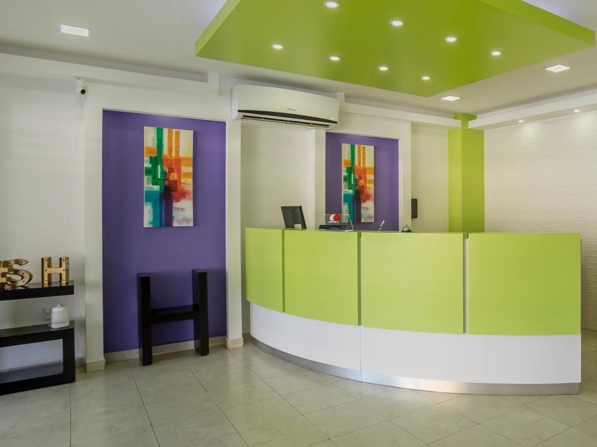 Smart Cintermex Hotel 4*